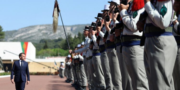 A notre tête,  Macron n’en fait qu’à sa tête